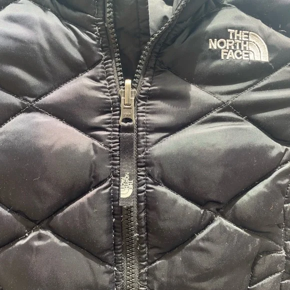 North Face Puffer Jacket - Picture 7 of 10